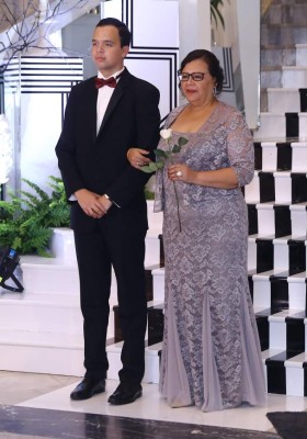 Academia Los Pinares: Maravilloso desfile de padre e hijos en la Prom 2017