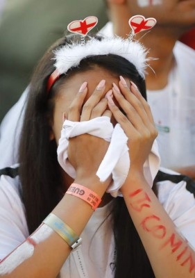 FOTOS: El llanto de las bellas aficionadas de Inglaterra tras la derrota ante Croacia en el Mundial