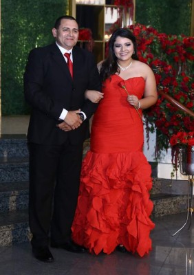 Desfile de padres e hijas en la Prom 2017 de la Macris School