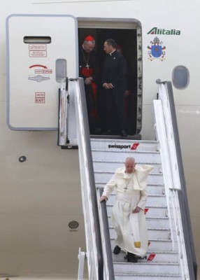 FOTOS: Así fue la llegada del papa Francisco a Chile