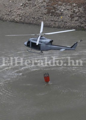 Así combaten incendio en El Hatillo con helicópteros