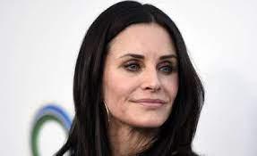 Antes y después de Courteney Cox tras la cirugía que la dejó luciendo “extraña”