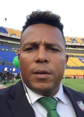 FOTOS: La exitosa carrera del hondureño Carlos Pavón como comentarista de Univisión