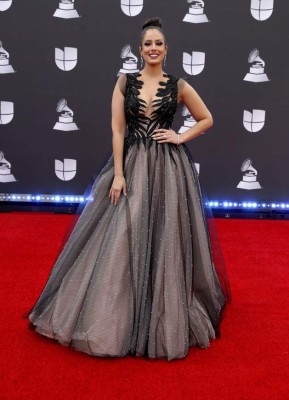 FOTOS: Famosos que deslumbraron en la alfombra roja de los Latin Grammy 2019