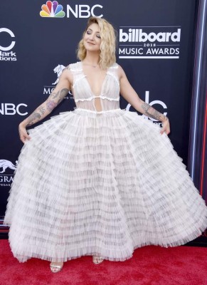 Los extravagantes vestidos de las famosas en la alfombra roja de los premios Billboard 2018