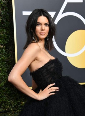 Critican severo acné de Kendall Jenner durante los Globos de Oro 2018 (FOTOS)