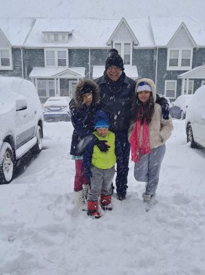 Así viven la tormenta de nieve los hondureños en Estados Unidos