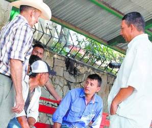 Familiares de las víctimas llegaron a la morgue de San Pedro Sula a retirar los cadáveres