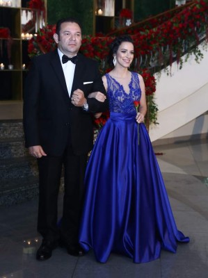 Desfile de padres e hijas en la Prom 2017 de la Macris School