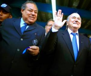 Julio Rocha en una foto de archivo junto Jpseph Blatter.