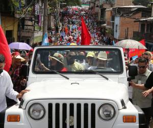 En la edición de los 201 aniversarios de Independencia, los grupos de Libre ingresaron al estadio y atrasaron todos los actos.