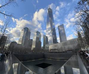 Desde espectaculares vistas a la bahía con sus innumerables edificios y rascacielos, hasta la moderna arquitectura que se combina con edificios de centenares de años. Así es Nueva York admiradas por sus icónicas edificaciones.