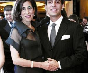 William Felipe Chahín Faraj junto a su madre.