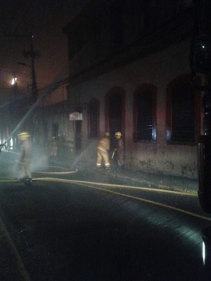 Las imágenes más impactantes del voraz incendio en el Museo del Hombre Hondureño