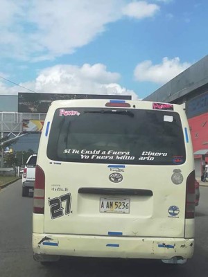 FOTOS: Los mensajes y frases más divertidos que conductores colocan en sus autos