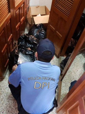 FOTOS: Armas, máquinas y drogas: el narcolaboratorio clandestino hallado en la capital