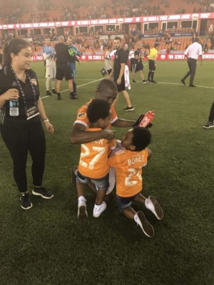 FOTOS: Así son José y Jaden, los gemelos de Boniek García que causan furor en el Houston Dynamo