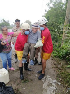 ¡Dispuestos a ofrendar su vida por Honduras! Imágenes de nuestros héroes afrontando el desastre Eta