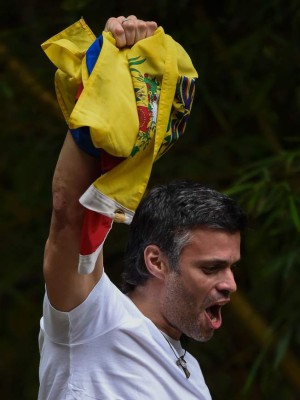 FOTOS: El rostro de Leopoldo López tras salir de la cárcel