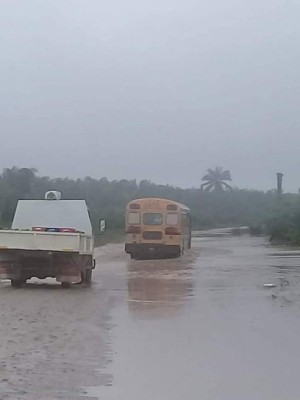 FOTOS: Desborde de ríos y aludes dejan lluvias por frente frío en Honduras