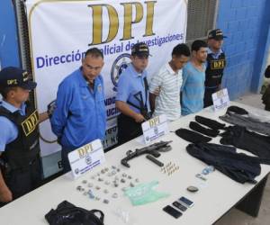 Agentes de la DPI capturaron a tres asaltantes en la aldea Monte Redondo.