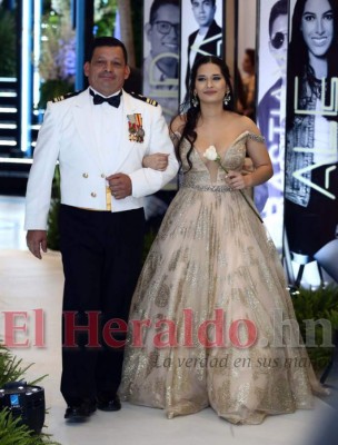 FOTOS:Las seniors más bellas en la inolvidable Prom 2019 de la Macris School