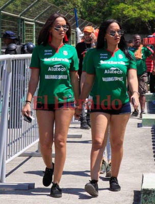 Las hermosas chicas que adornan el estadio Yankel Rosenthal en el partido Marathón vs Real España