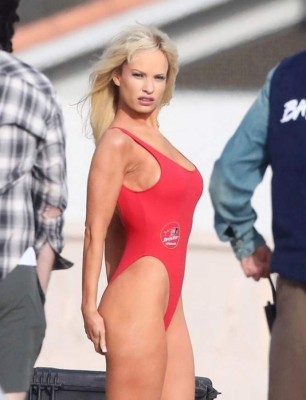 Lily James, de la dulce Cenicienta a la sexy Pamela Anderson de 'Baywatch'