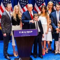 La familia del candidato republicano, Donald Trump, antes de que él se involucrará en la política con su presidencia en 2017-2021, ya había captado la atención mediática en Estados Unidos gracias a su imperio multimillonario y su reconocida marca.