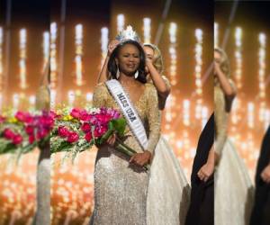 Barber tiene 26 años y destacó en el certamen por su esbelto cuerpo y su radiante piel negra. Su victora representó una sorpresa en el concurso de belleza, foto: AFP.