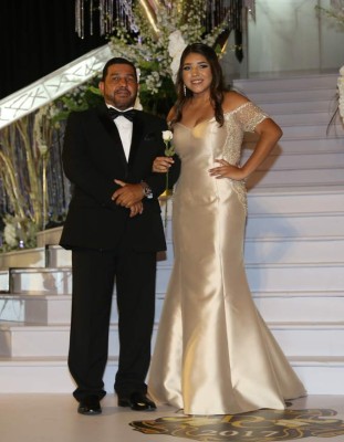 DelCampo International School: Memorable desfile de padres e hijas en la Prom 2017