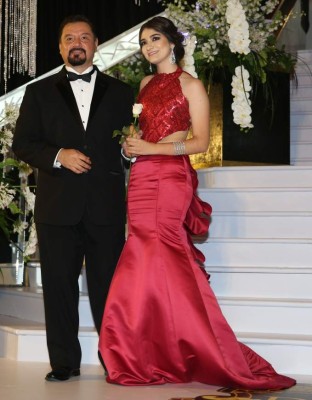 DelCampo International School: Memorable desfile de padres e hijas en la Prom 2017