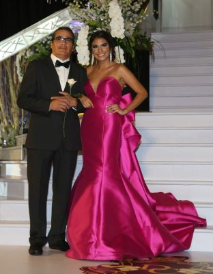 DelCampo International School: Memorable desfile de padres e hijas en la Prom 2017