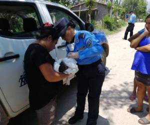 Gracias a la acción de la señora Gilma Gómez, que reportó el caso a la Policía, se logró rescatar al recién nacido. Foto: Cortesía