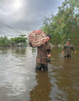 Soldados asisten evacuaciones en sectores de Gracias a Dios por huracán Iota (FOTOS)