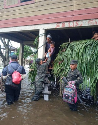 Soldados asisten evacuaciones en sectores de Gracias a Dios por huracán Iota (FOTOS)