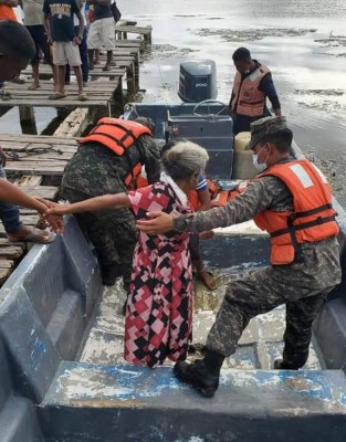 Soldados asisten evacuaciones en sectores de Gracias a Dios por huracán Iota (FOTOS)