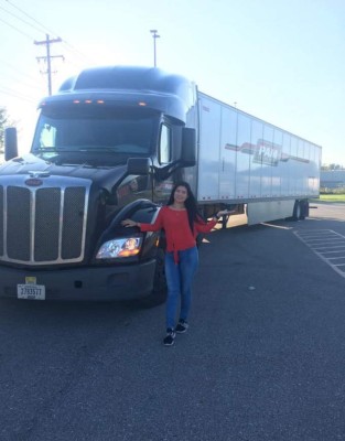 Andrea Ochoa, de presentadora de TV en Honduras a camionera en Estados Unidos