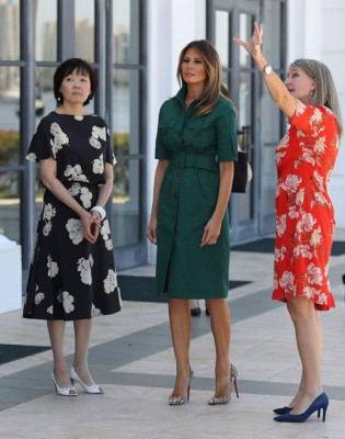 Fotos: Los relajados looks de Melania Trump y Akie Abe, la esposa del primer ministro japonés