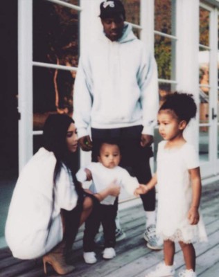 Las incomprensibles fotos de Kim Kardashian y su familia... ¿dónde quedó el glamour?