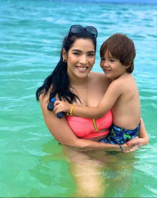 FOTOS: Así fueron las vacaciones de Carolina Lanza en Roatán