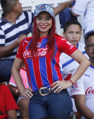 Hermosas chicas engalanan la final Olimpia - Real Sociedad