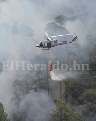 Así combaten incendio en El Hatillo con helicópteros