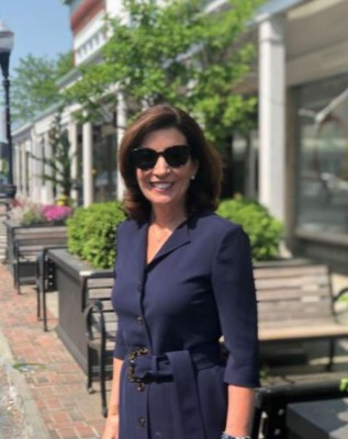 Así es Kathy Hochul, la primera mujer en convertirse en gobernadora de Nueva York