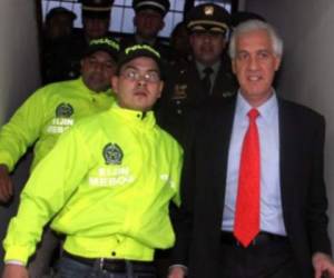 El hermano del exalcalde de Bogotá Samuel Moreno Rojas, el exsenador Iván Moreno, se encuentra detenido por los mismos hechos.