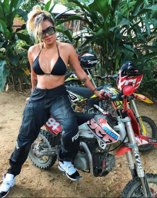 Ella es Karol G, la reguetonera colombiana por la que Anuel AA se tatuó la espalda