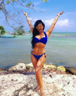 Maribel Guardia lo volvió a hacer; su foto en diminuto bikini tiene a muchos vueltos locos