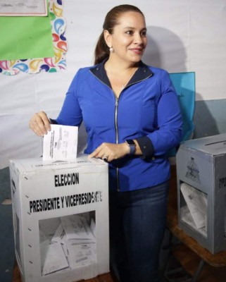 Foto: Así llegó a votar la primera dama Ana García de Hernández