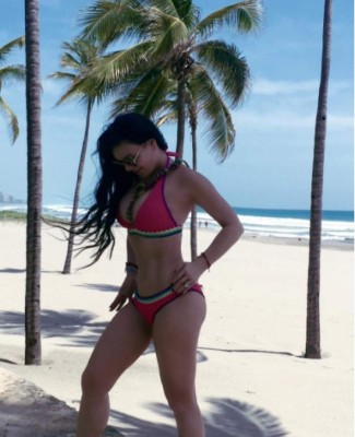 Maribel Guardia lo volvió a hacer; su foto en diminuto bikini tiene a muchos vueltos locos