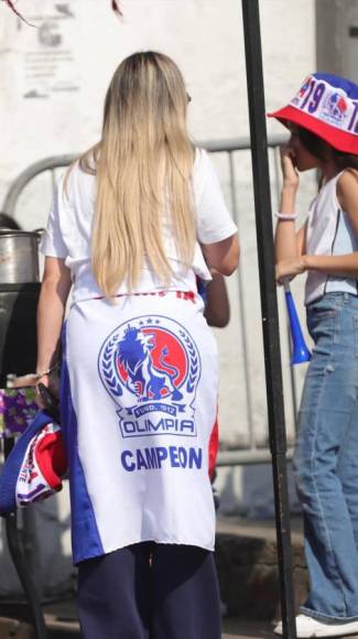 ¡Solo bellezas! Estadio Nacional se llena de lindas chicas para final de Olimpia ante Marathón